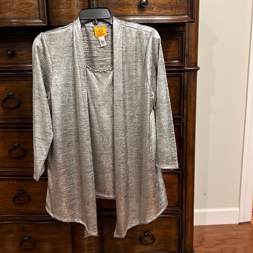 Beautiful Ruby Road silver top.  Made like two pieces but one.  Size large